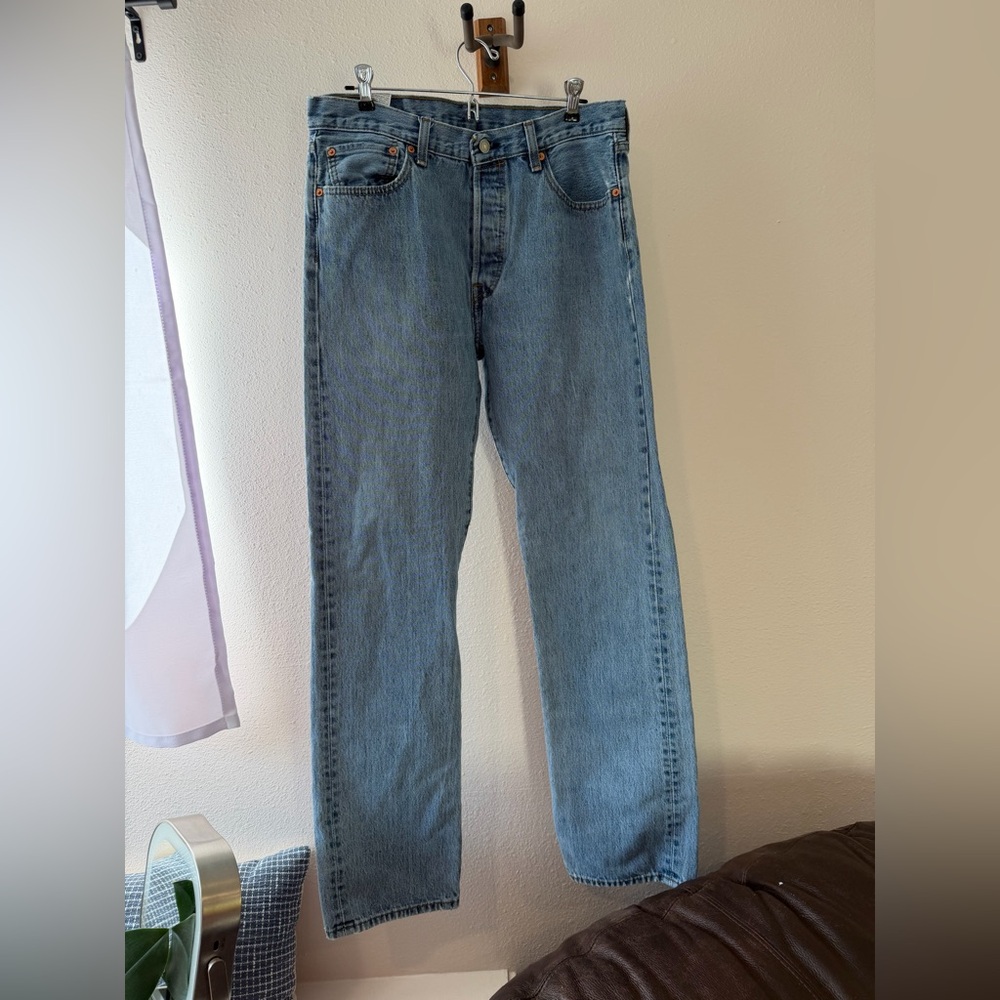 Men’s Vintage Levi 501 Light Blue Straight Jeans